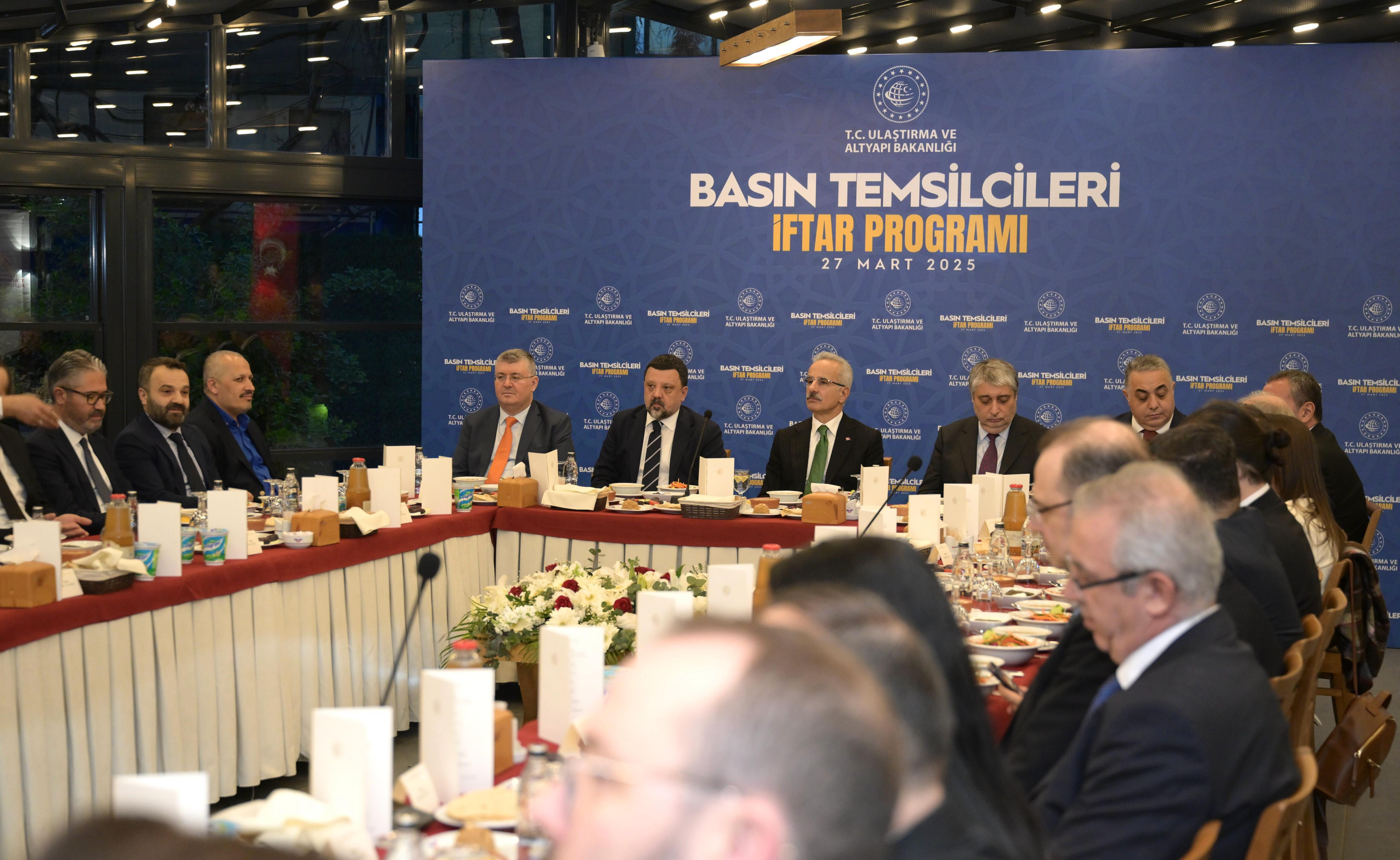 Bakan Uraloğlu'ndan dikkat çeken sosyal medya çıkışı: 13 yaş altına yasaklansın Bakan Uraloğlu'ndan dikkat çeken sosyal medya çıkışı: 13 yaş altına yasaklansın - 3. Resim