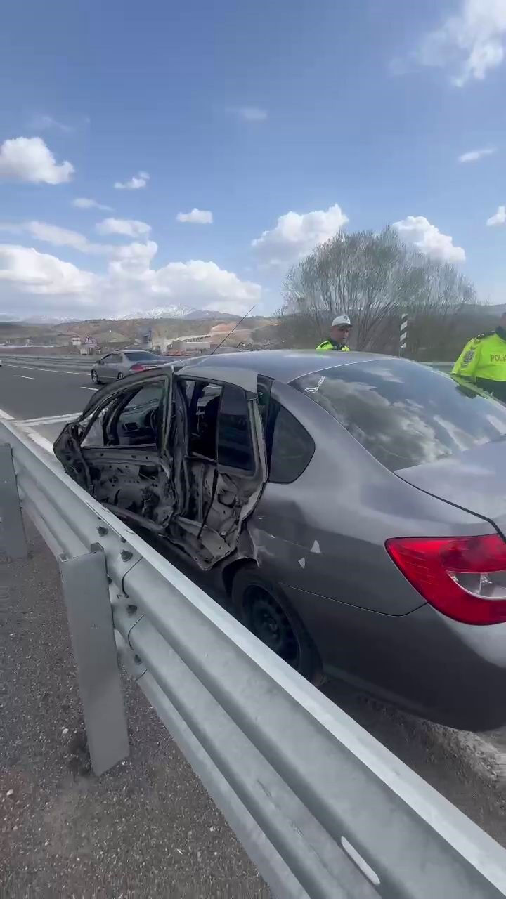 Bingöl’de feci kaza! Aynı aileden 5 kişi yaralandı - 1. Resim