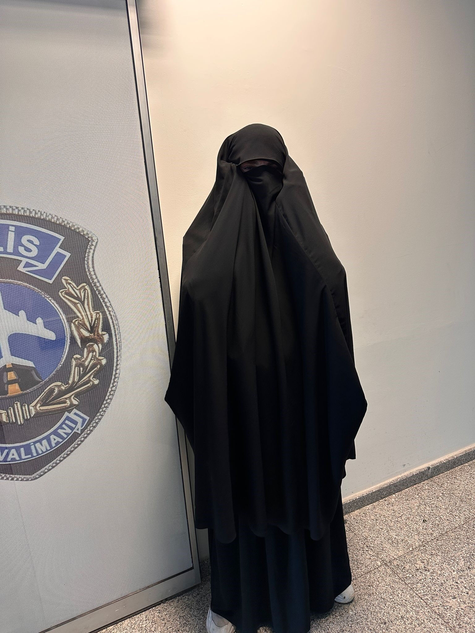 Görenler hayret etti! Köşe bucak kaçan suç makinesi kadın kılığında yakalandı - 2. Resim