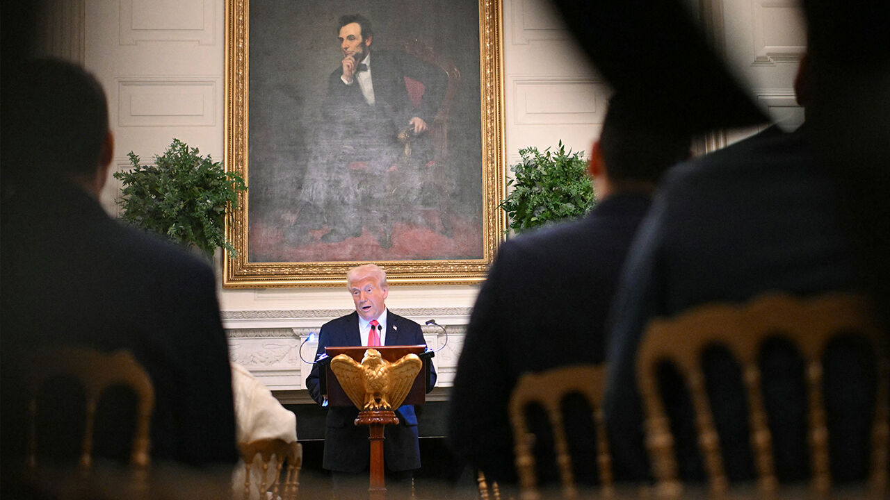İkinci başkanlık döneminde ilk oldu! Trump, Beyaz Saray'da iftar verdi - 1. Resim