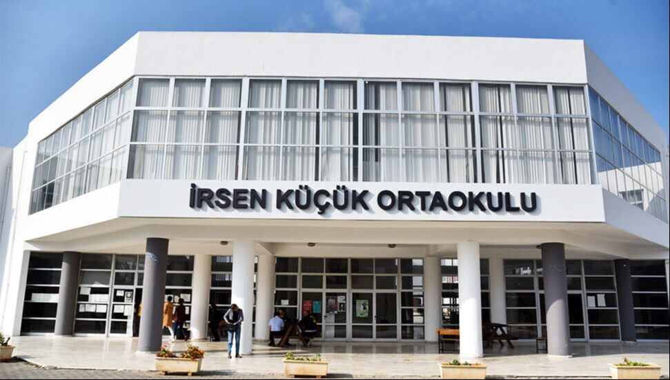 KKTC'deki başörtü skandalına Türkiye'den destek isteniyor! Öğretmenlere ağır eleştiriler: Laiklik mi, baskı mı? KKTC'deki başörtü skandalına Türkiye'den destek isteniyor! Öğretmenlere ağır eleştiriler: Laiklik mi, baskı mı? - 3. Resim