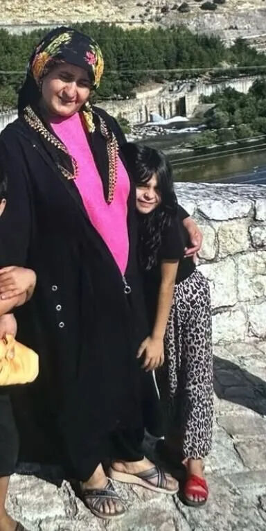 Narin Güran'ın son fotoğrafları ortaya çıktı! Kırmızı terlik detayı dikkat çekti - 3. Resim