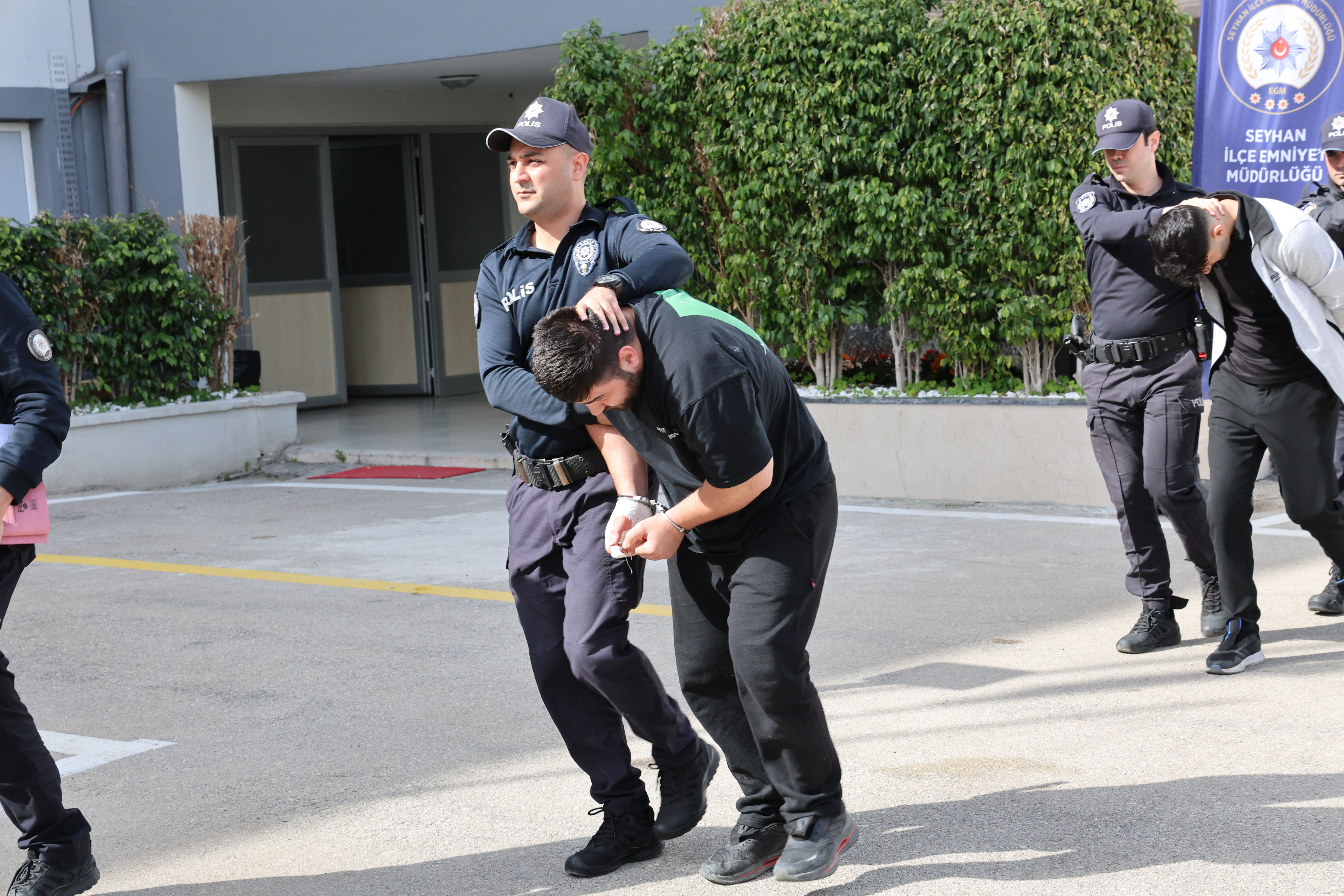 Sopalarda öldüresiye darp etmişlerdi! Saldırganların kimliği tespit edildi - 1. Resim