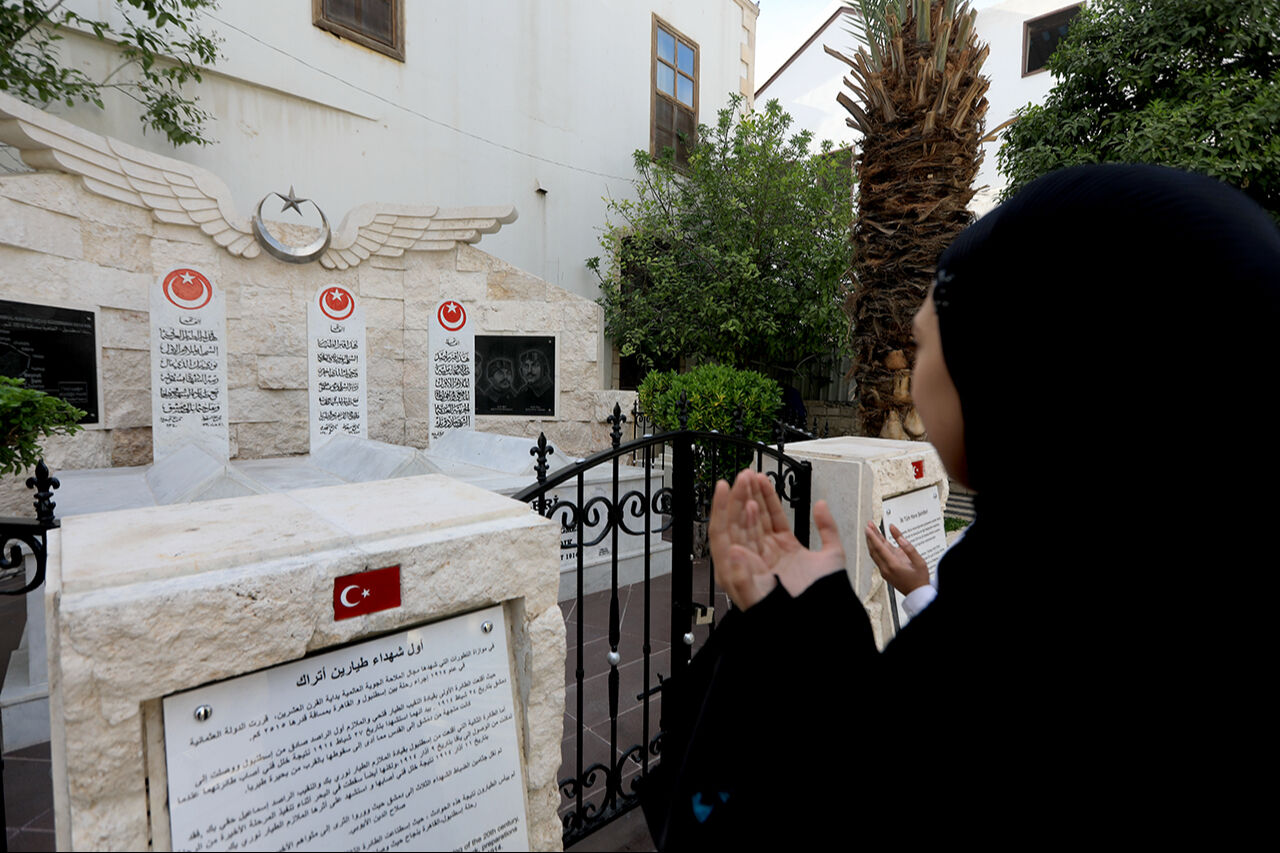 Türk Havacılık Şehitliği'ne insanlar akın ediyor! Şam'da binlerce ziyaretçi bu tarihi mekanlara geliyor - 1. Resim