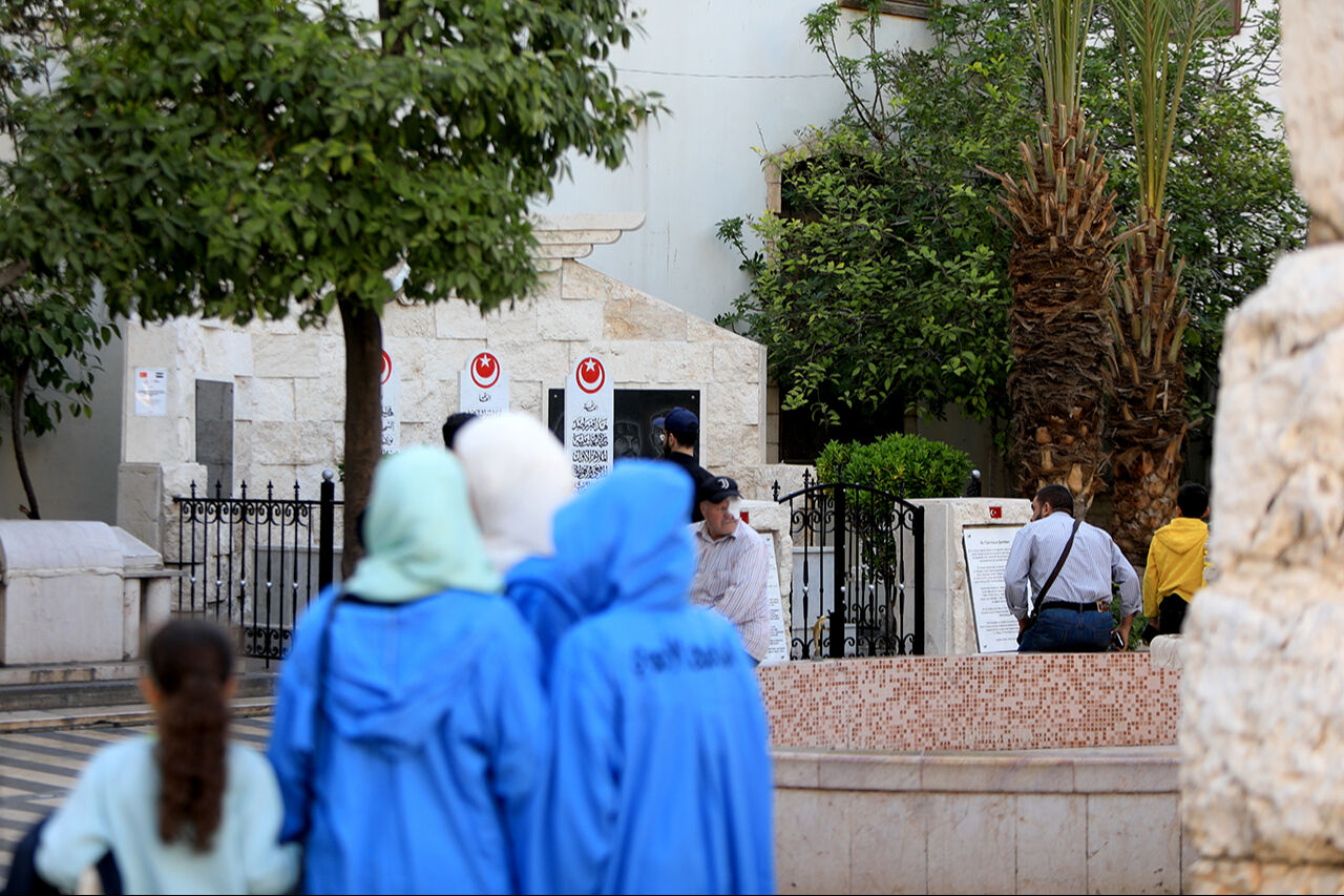 Türk Havacılık Şehitliği'ne insanlar akın ediyor! Şam'da binlerce ziyaretçi bu tarihi mekanlara geliyor - 5. Resim