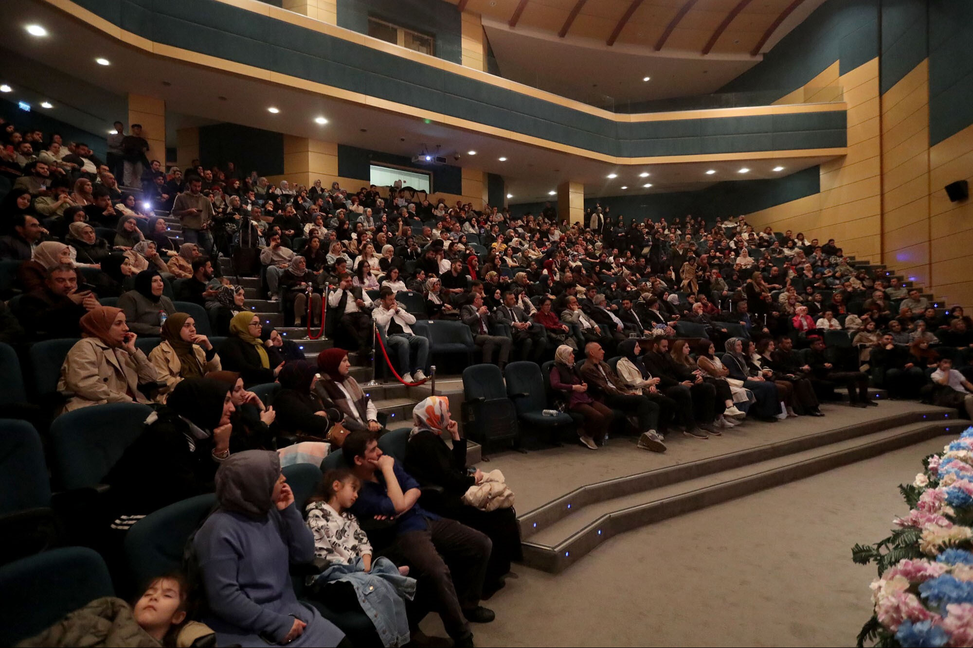Yazar Hayati İnanç: Mal, mülk, makam hepsi gelip geçicidir Yazar Hayati İnanç: Mal, mülk, makam hepsi gelip geçicidir - 4. Resim
