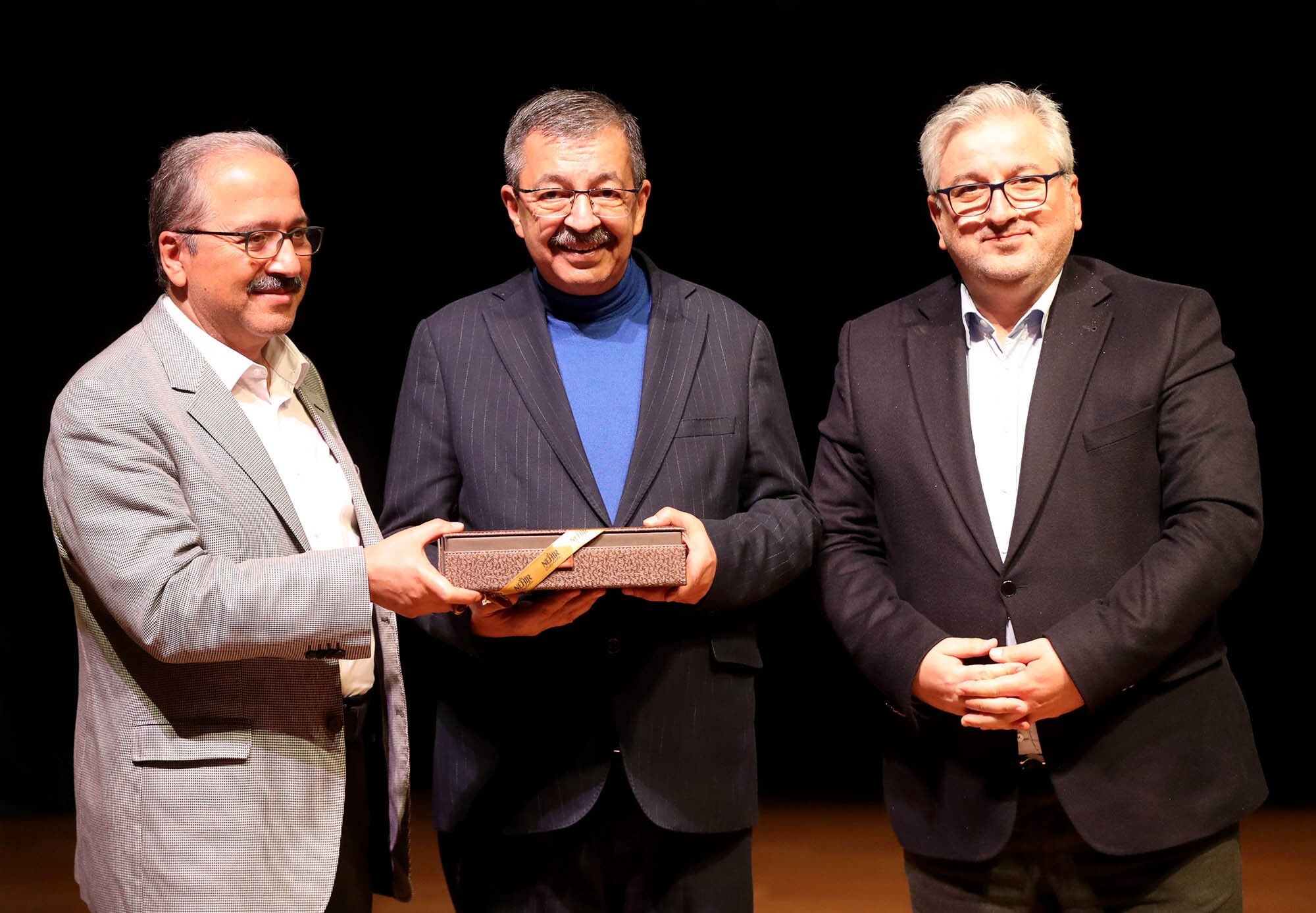 Yazar Hayati İnanç: Mal, mülk, makam hepsi gelip geçicidir Yazar Hayati İnanç: Mal, mülk, makam hepsi gelip geçicidir - 5. Resim