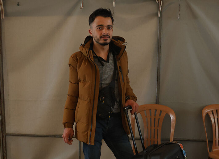 9 yıl ailesiz ge&ccedil;en bayram! Sınır kapısında bekleyen Suriyeli Muhammed ailesini g&ouml;rmeye gidiyor - 2. Resim