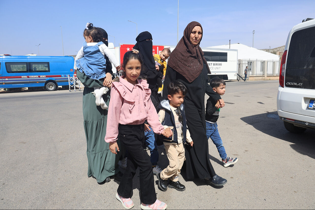 9 yıl ailesiz ge&ccedil;en bayram! Sınır kapısında bekleyen Suriyeli Muhammed ailesini g&ouml;rmeye gidiyor - 4. Resim