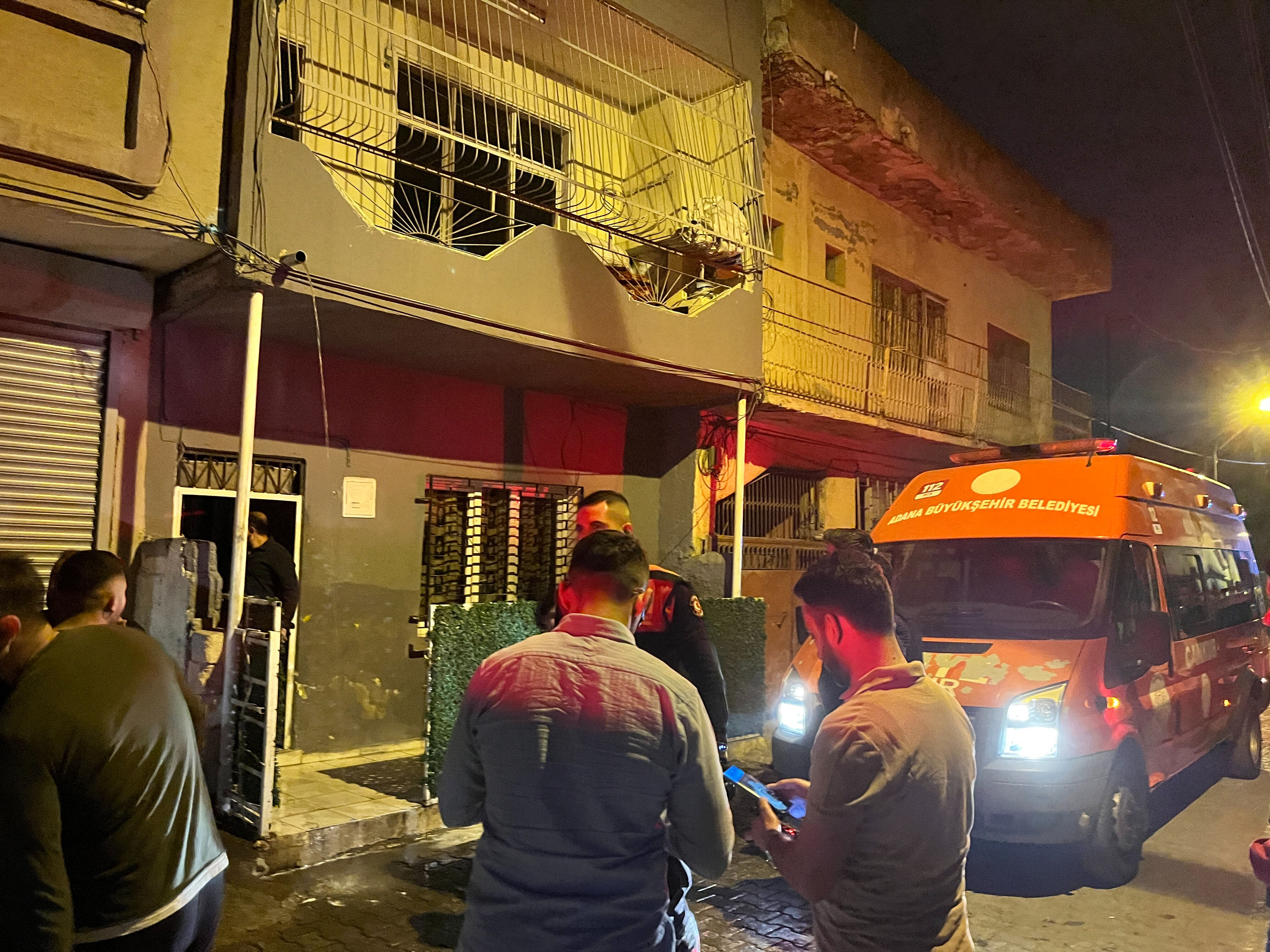 Adana'da yangın faciası! Çocuklar can verdi, anneleri komşuya gitmiş - 2. Resim