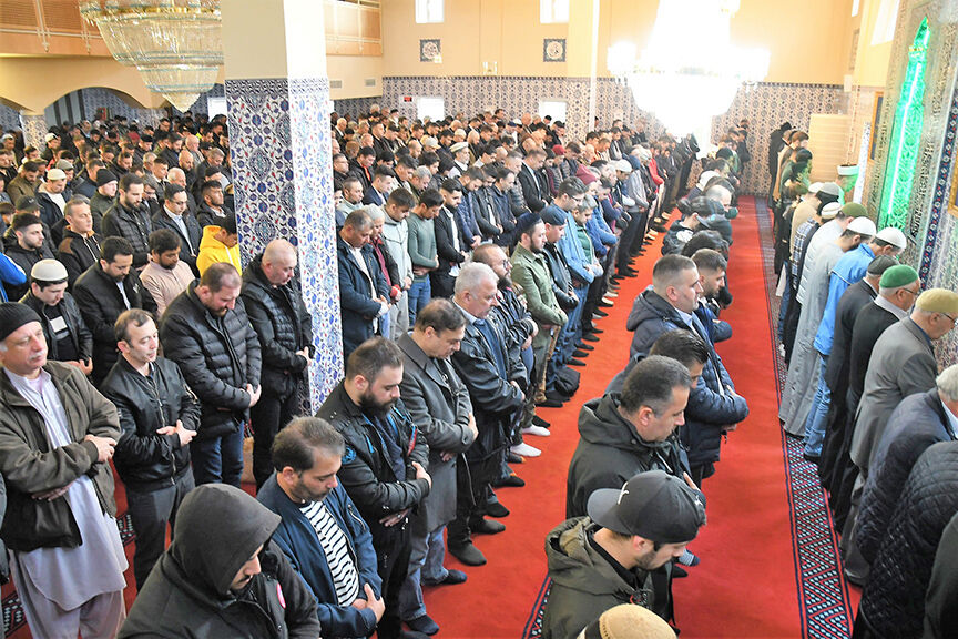 Bayram namazı saat kaçta? İl il bayram namazı saat kaçta kılınacak belli oldu Bayram namazı saat kaçta? İl il bayram namazı saat kaçta kılınacak belli oldu - 1. Resim