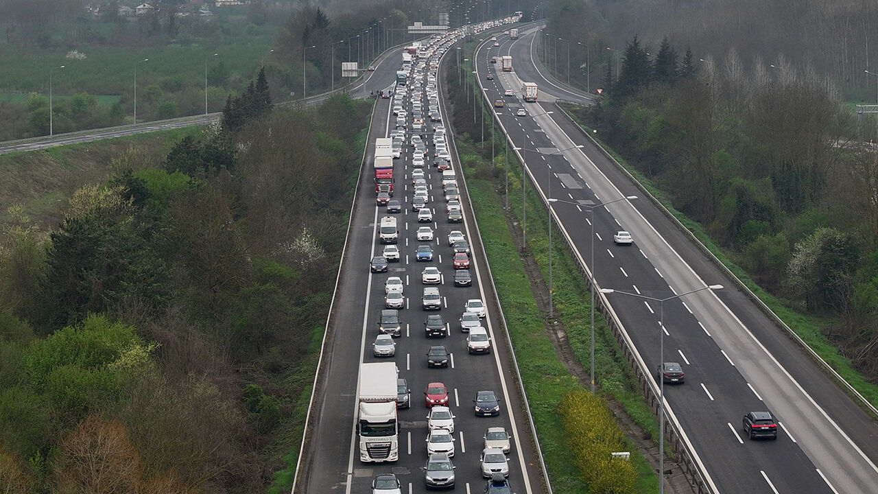 Bayram tatili için İstanbul'dan kaçış başladı! Yollarda trafik çilesi başladı - 3. Resim