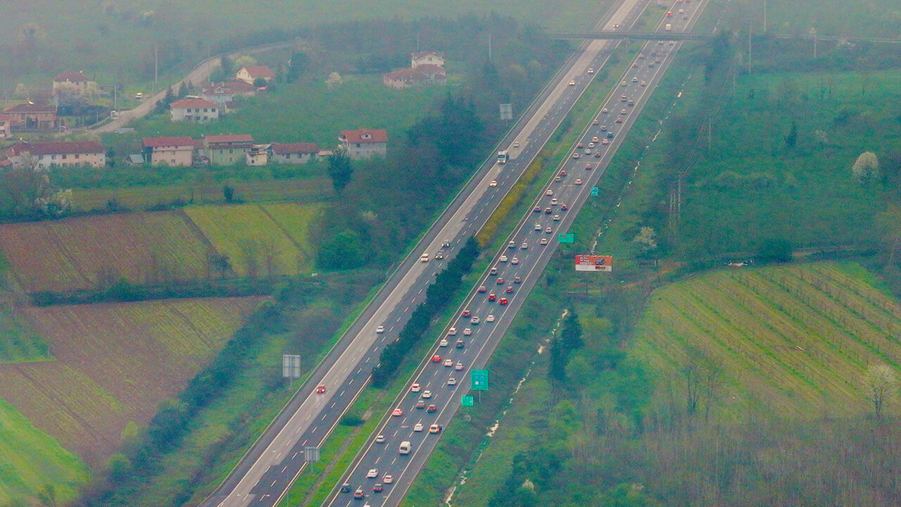 Bayram tatili için İstanbul'dan kaçış başladı! Yollarda trafik çilesi başladı - 2. Resim