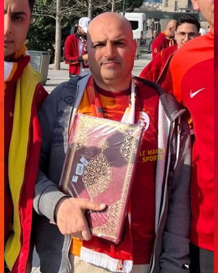 Beşiktaş-Galatasaray tribünlerinde şaşırtan görüntü! Kur'an-ı Kerim okuyan taraftarı gören bir daha baktı - 1. Resim