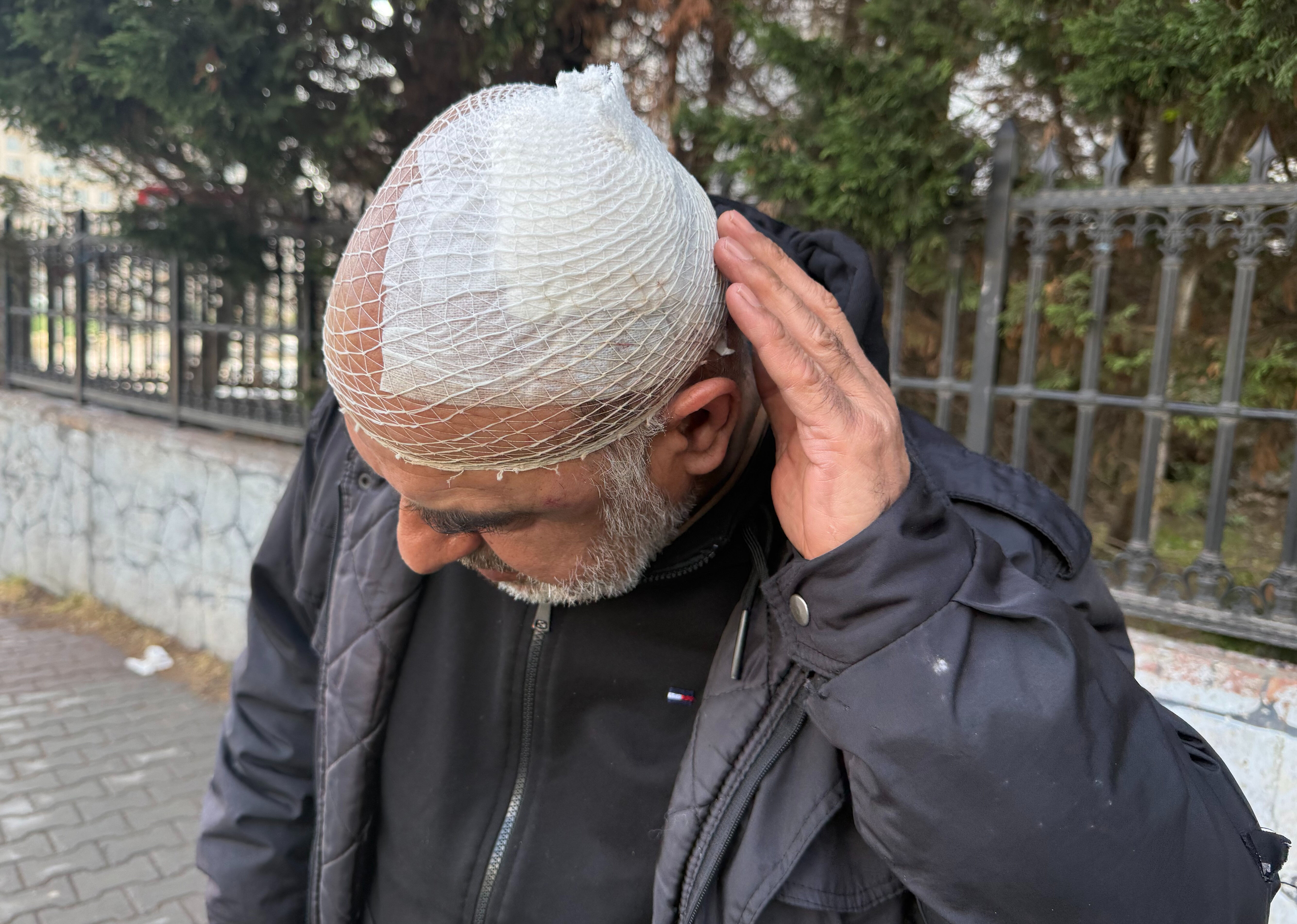 Bu nasıl kardeşlik? Kan davası gibi husumet! Sokak ortasında kanlar içinde bıraktılar - 1. Resim