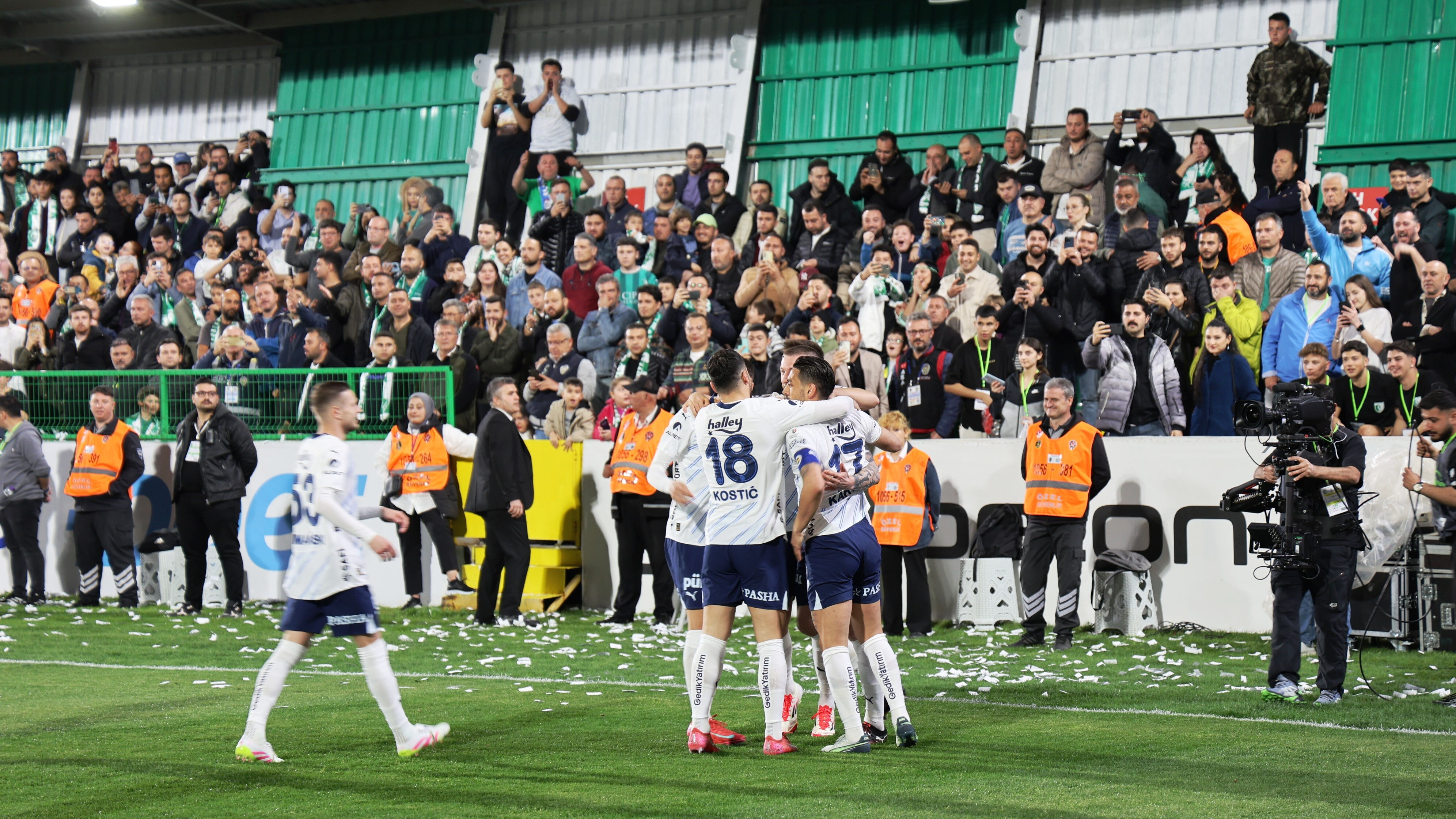 "Bu takım şampiyon olmak istemiyor" Spor yazarları Fenerbahçe için ne dedi? - 1. Resim