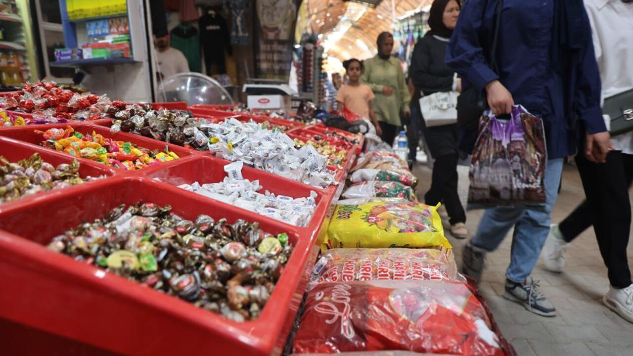 Depremde yıkılmıştı! Bayram kalabalığı moral oldu... - 1. Resim