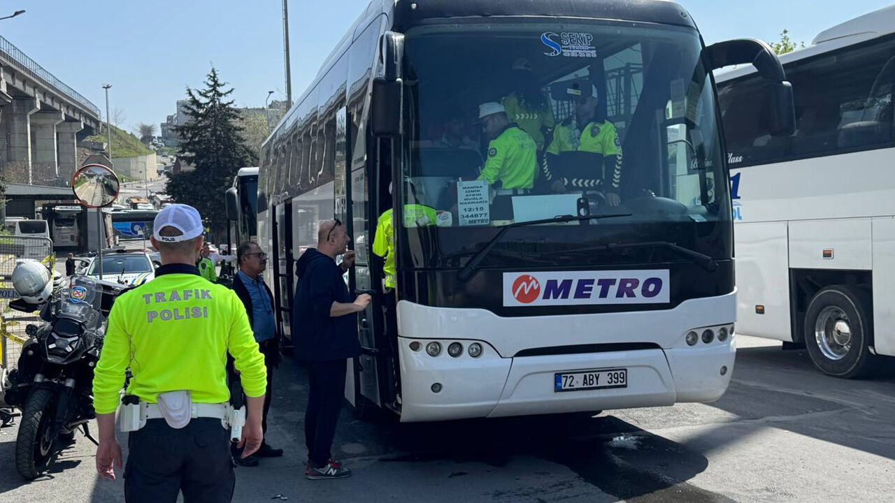 İstanbul'da bayram yoğunluğu! Otogarda adım atılmıyor - 1. Resim