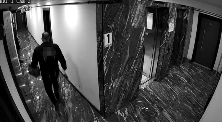 Lüks rezidansta mide bulandıran olay! Asansörde akılalmaz görüntüler kamerada Lüks rezidansta mide bulandıran olay! Asansörde akılalmaz görüntüler kamerada - 1. Resim