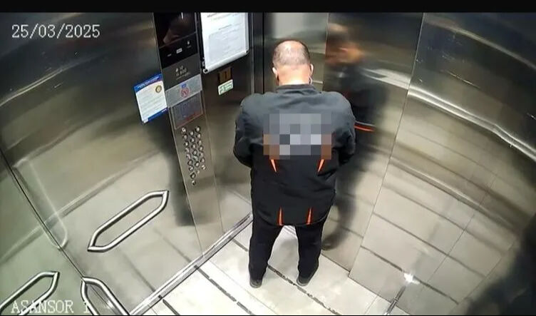 Lüks rezidansta mide bulandıran olay! Asansörde akılalmaz görüntüler kamerada Lüks rezidansta mide bulandıran olay! Asansörde akılalmaz görüntüler kamerada - 4. Resim