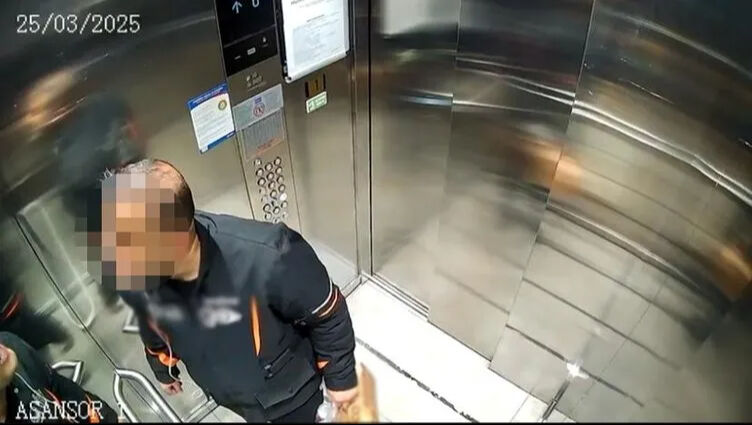 Lüks rezidansta mide bulandıran olay! Asansörde akılalmaz görüntüler kamerada Lüks rezidansta mide bulandıran olay! Asansörde akılalmaz görüntüler kamerada - 3. Resim