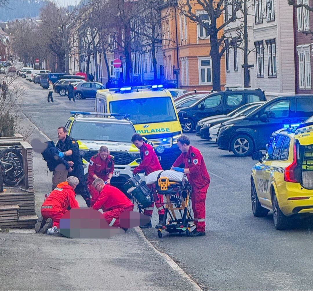 Norveç'te bıçaklı saldırı: 5 kişi yaralandı Norveç'te bıçaklı saldırı: 5 kişi yaralandı - 1. Resim
