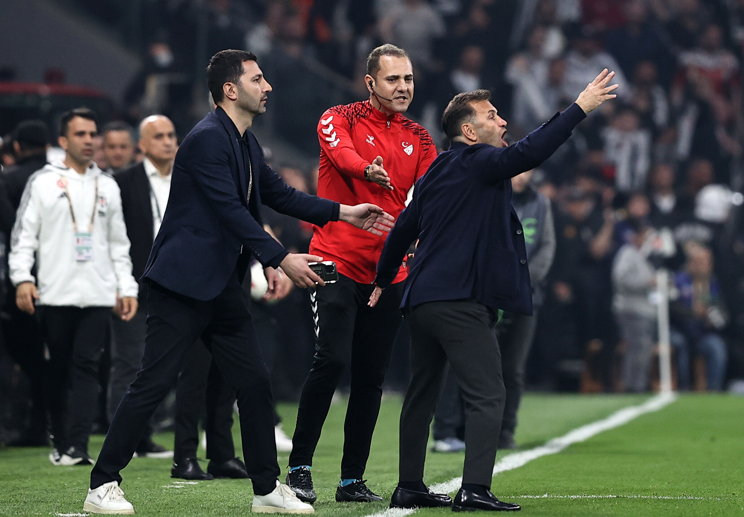 Okan Buruk’tan derbi sonrası hakem tepkisi: "Korktuğumuz başımıza geldi" Okan Buruk’tan derbi sonrası hakem tepkisi: "Korktuğumuz başımıza geldi" - 4. Resim