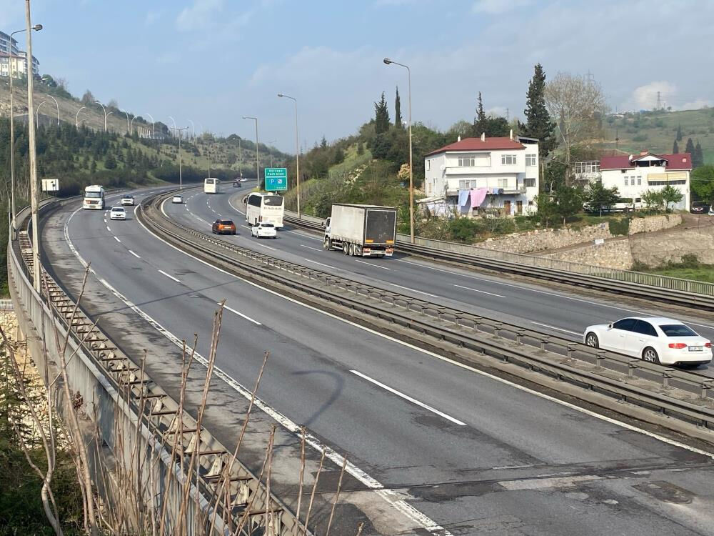Ramazan Bayramı tatili başladı! Otoyol boş kaldı - 1. Resim