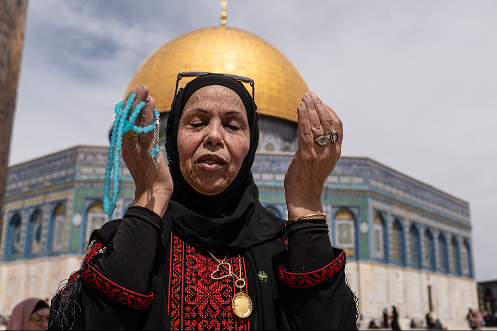 ‘Son Cuma’da camiler doldu taştı! 2,5 milyar müslüman, mazlumlar için dua etti - 1. Resim