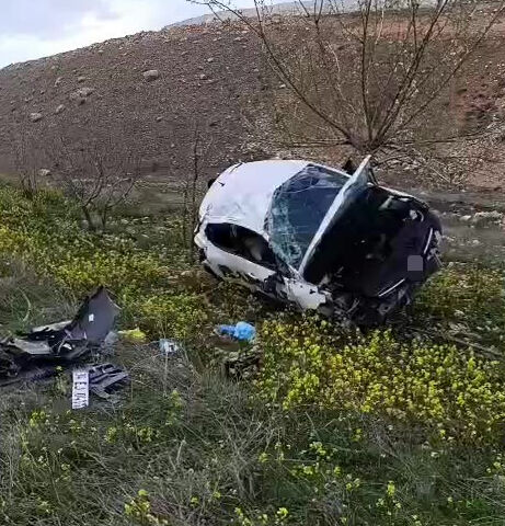 Takla atan araç hurdaya döndü! Burnu bile kanamadan çıktı - 1. Resim