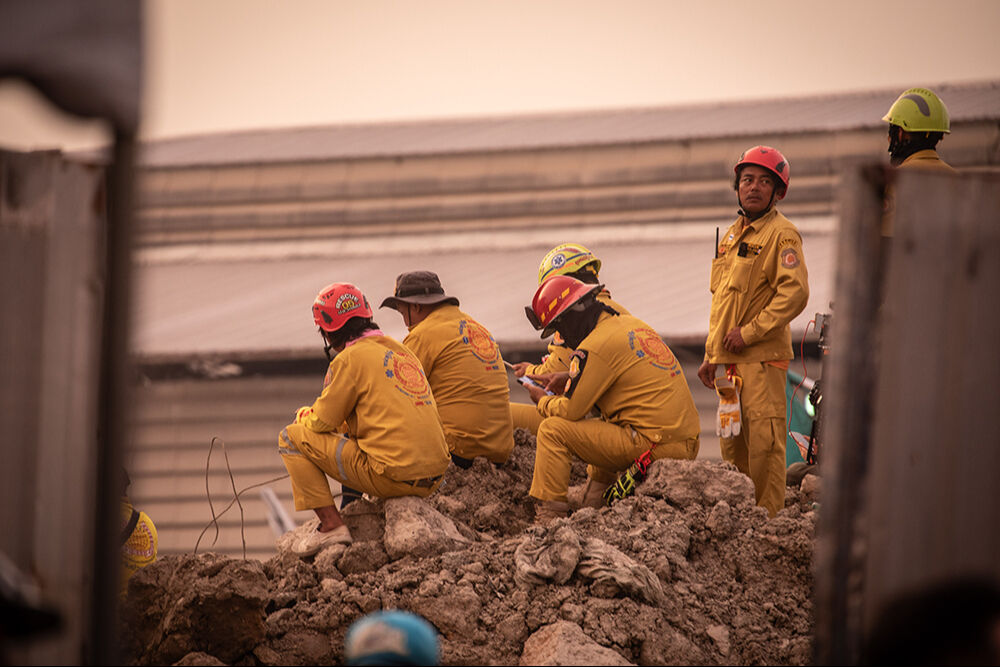 5,1 büyüklüğündeki artçı depremle sallandılar! Korku devam ediyor, ölü sayısı 1.700'ü geçti - 5. Resim