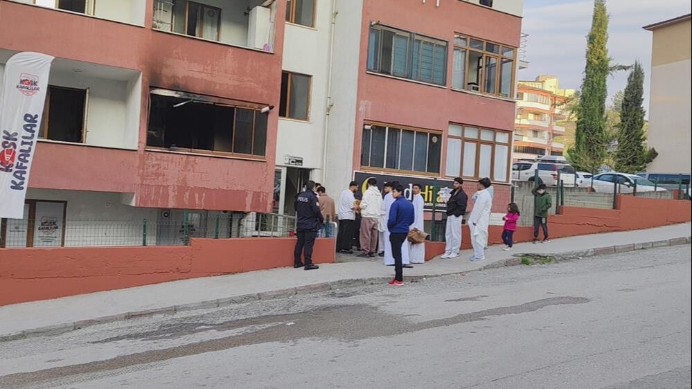 Bayram namazından dönen öğrenciler şoke oldu! Çok sayıda ekip müdahale etti - 2. Resim