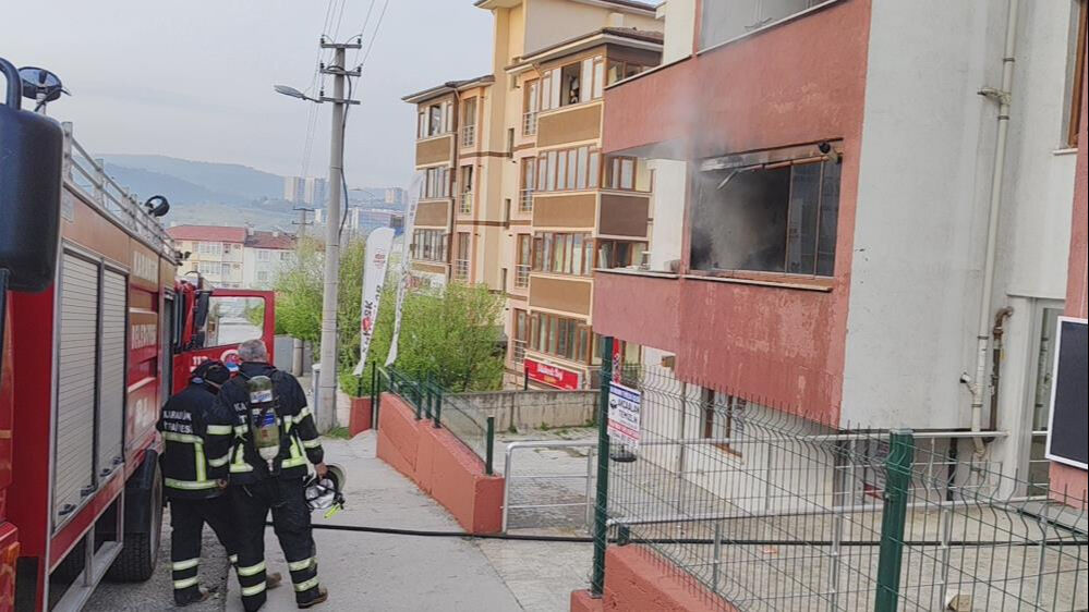 Bayram namazından dönen öğrenciler şoke oldu! Çok sayıda ekip müdahale etti - 1. Resim