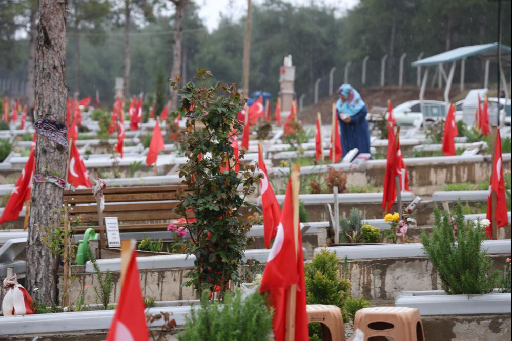Her bayram aynı hüznü yaşıyorlar! 'Hayatımız ziyan oldu' diyerek ağladılar Her bayram aynı hüznü yaşıyorlar! 'Hayatımız ziyan oldu' diyerek ağladılar - 3. Resim