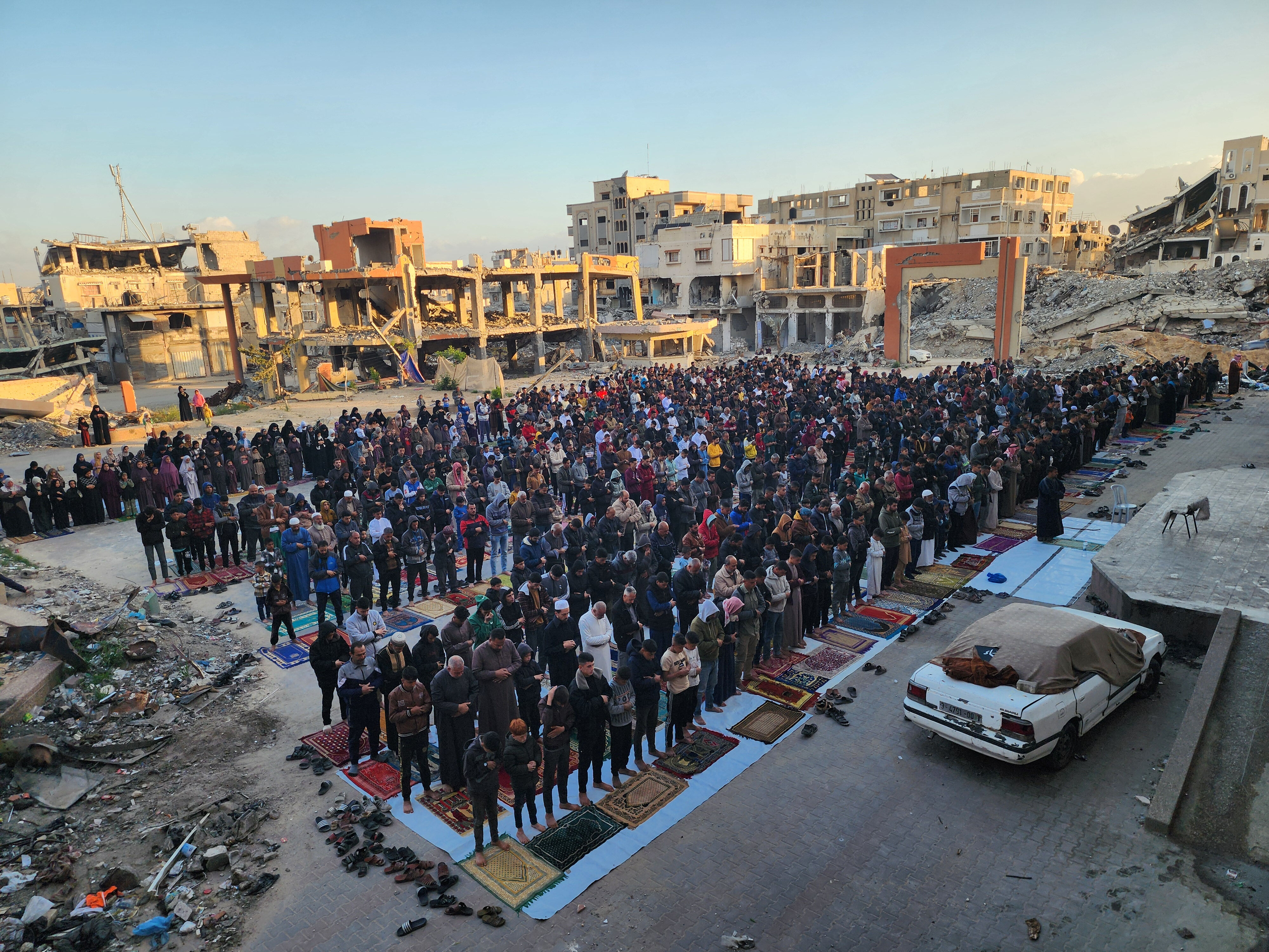 İsrail’in yoğun saldırılarına rağmen Gazze’de bayram coşkusu! İsrail’in yoğun saldırılarına rağmen Gazze’de bayram coşkusu! - 1. Resim