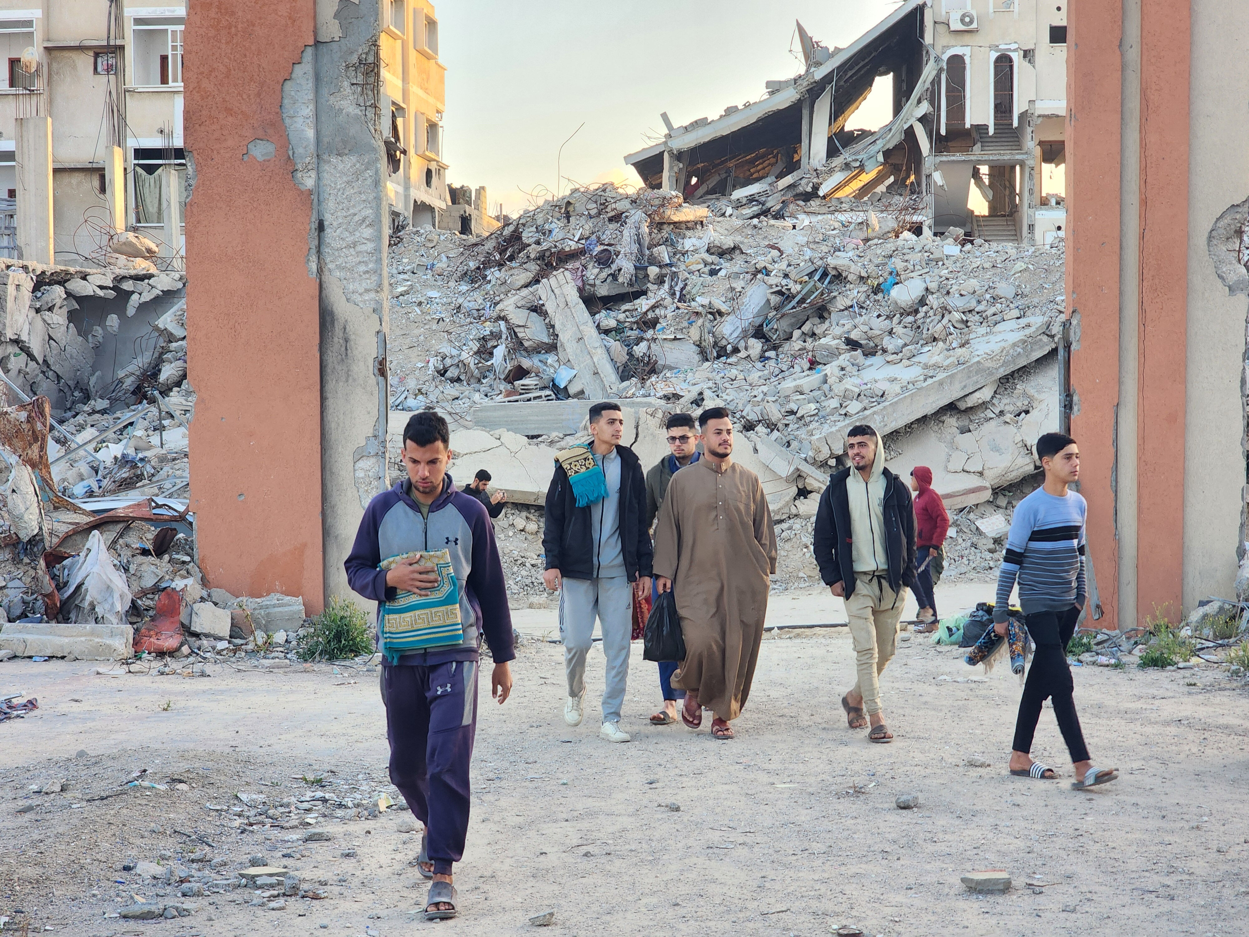 İsrail’in yoğun saldırılarına rağmen Gazze’de bayram coşkusu! İsrail’in yoğun saldırılarına rağmen Gazze’de bayram coşkusu! - 2. Resim