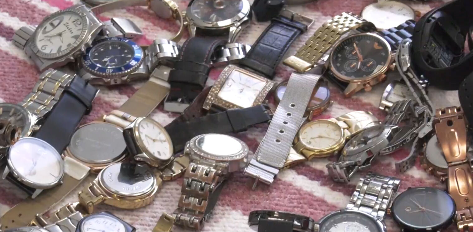 Telefon, tablet, saat, gitar... Neler var neler! Hepsi açık artırmayla satışa çıkarılacak - 4. Resim