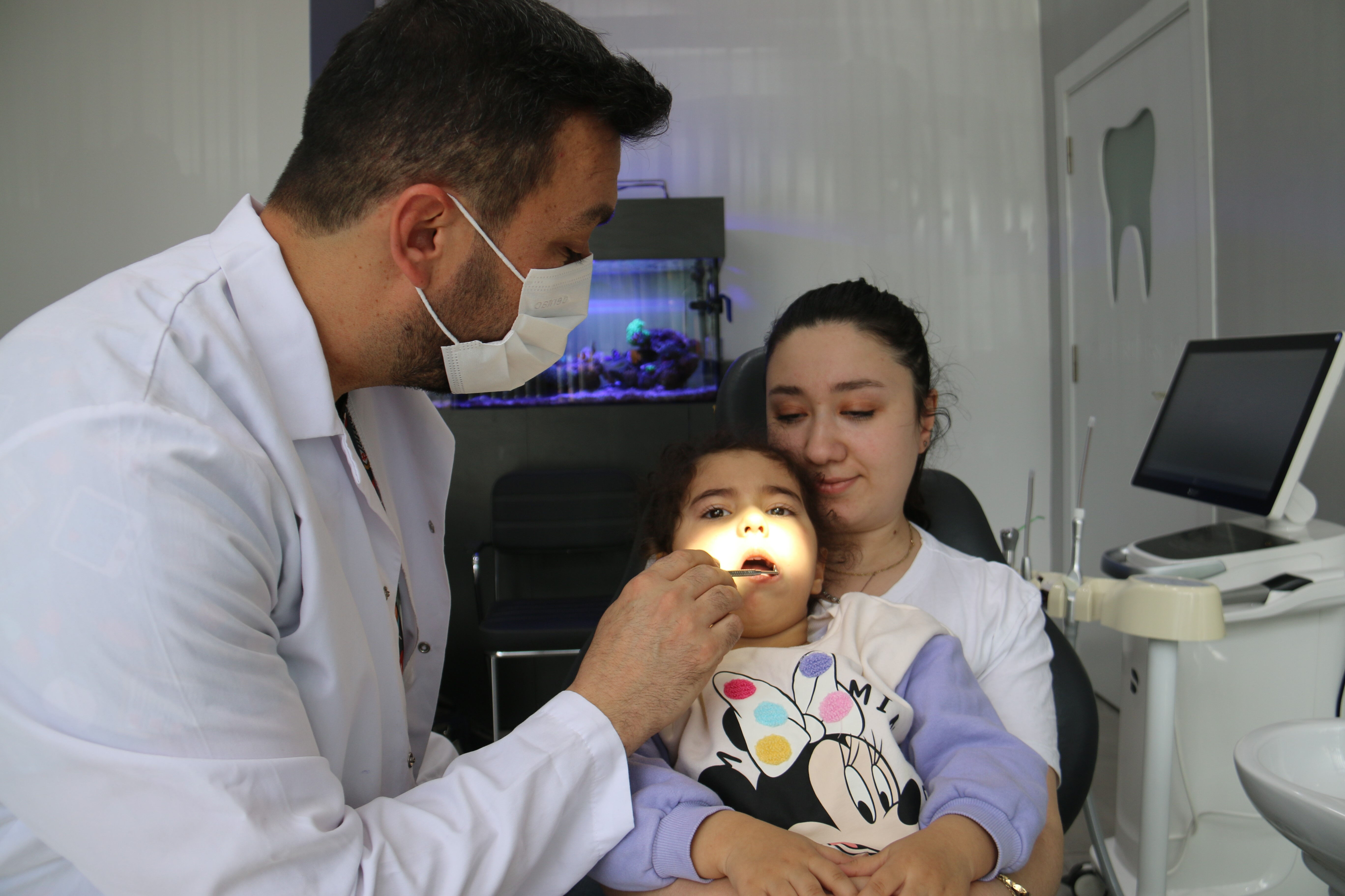 Uzmanlardan bayram uyarısı! Dişlerinizin çürümemesi için şekerden sonra bu yiyeceği tüketin - 2. Resim