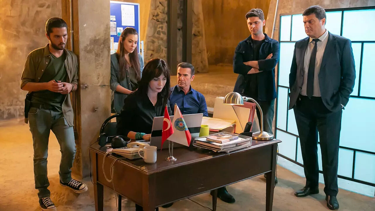 Uzun süre sonra ekranlara döndü! Saruhan Hünel sevilen dizinin kadrosuna dahil oldu Uzun süre sonra ekranlara döndü! Saruhan Hünel sevilen dizinin kadrosuna dahil oldu - 3. Resim