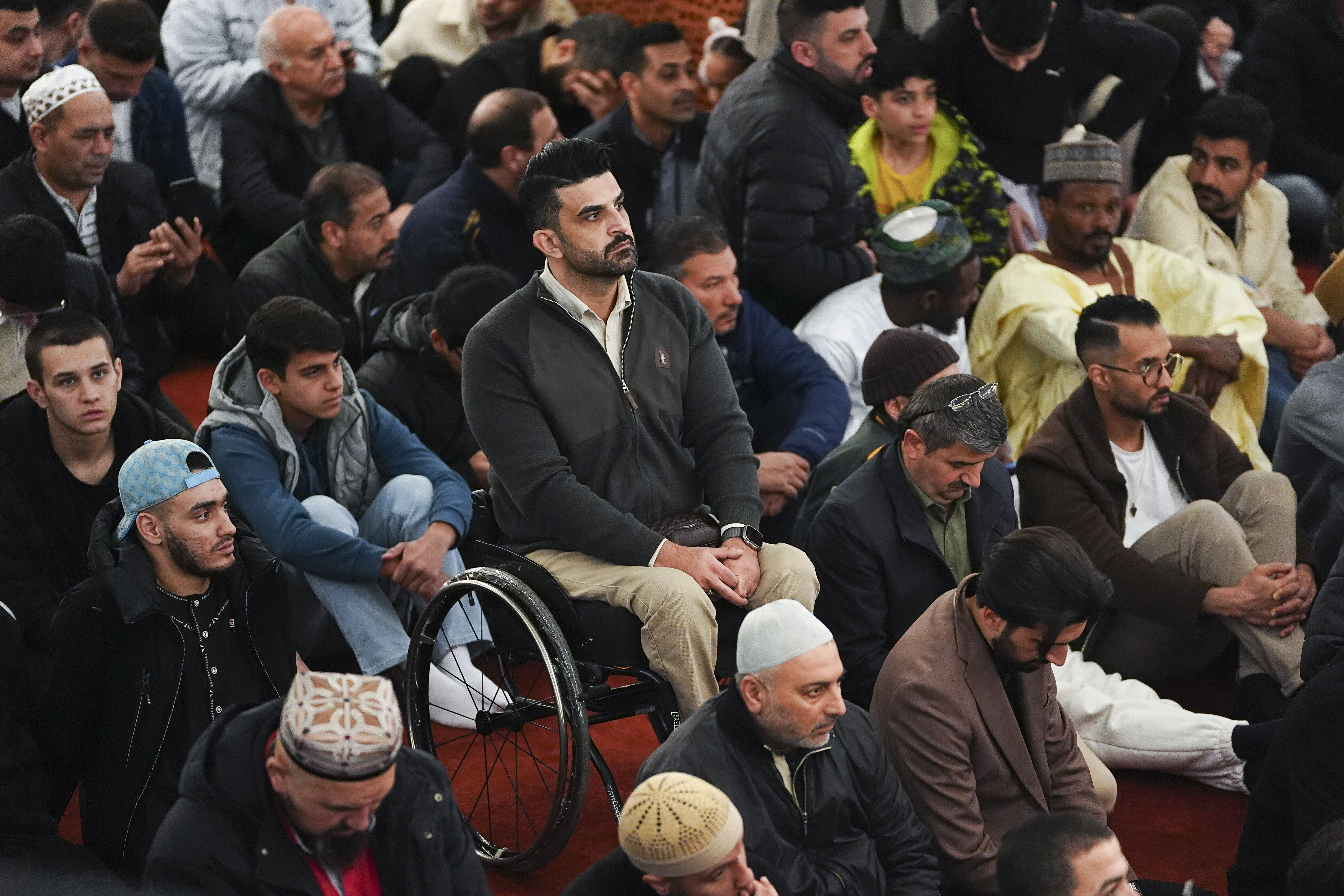 Vatandaşlar akın akın camilere koştu: Yurtta bayram coşkusu - 2. Resim