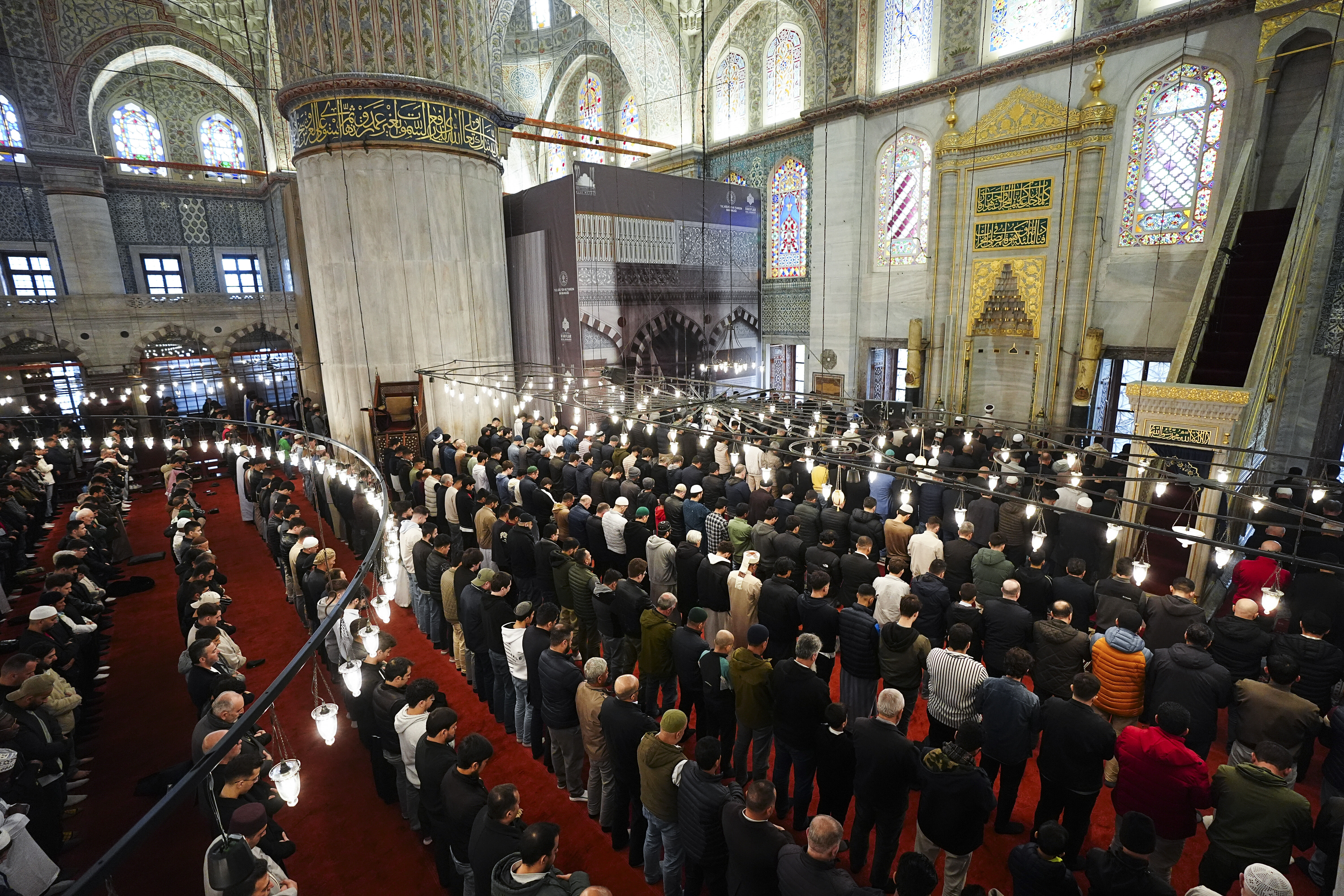 Vatandaşlar akın akın camilere koştu: Yurtta bayram coşkusu - 1. Resim