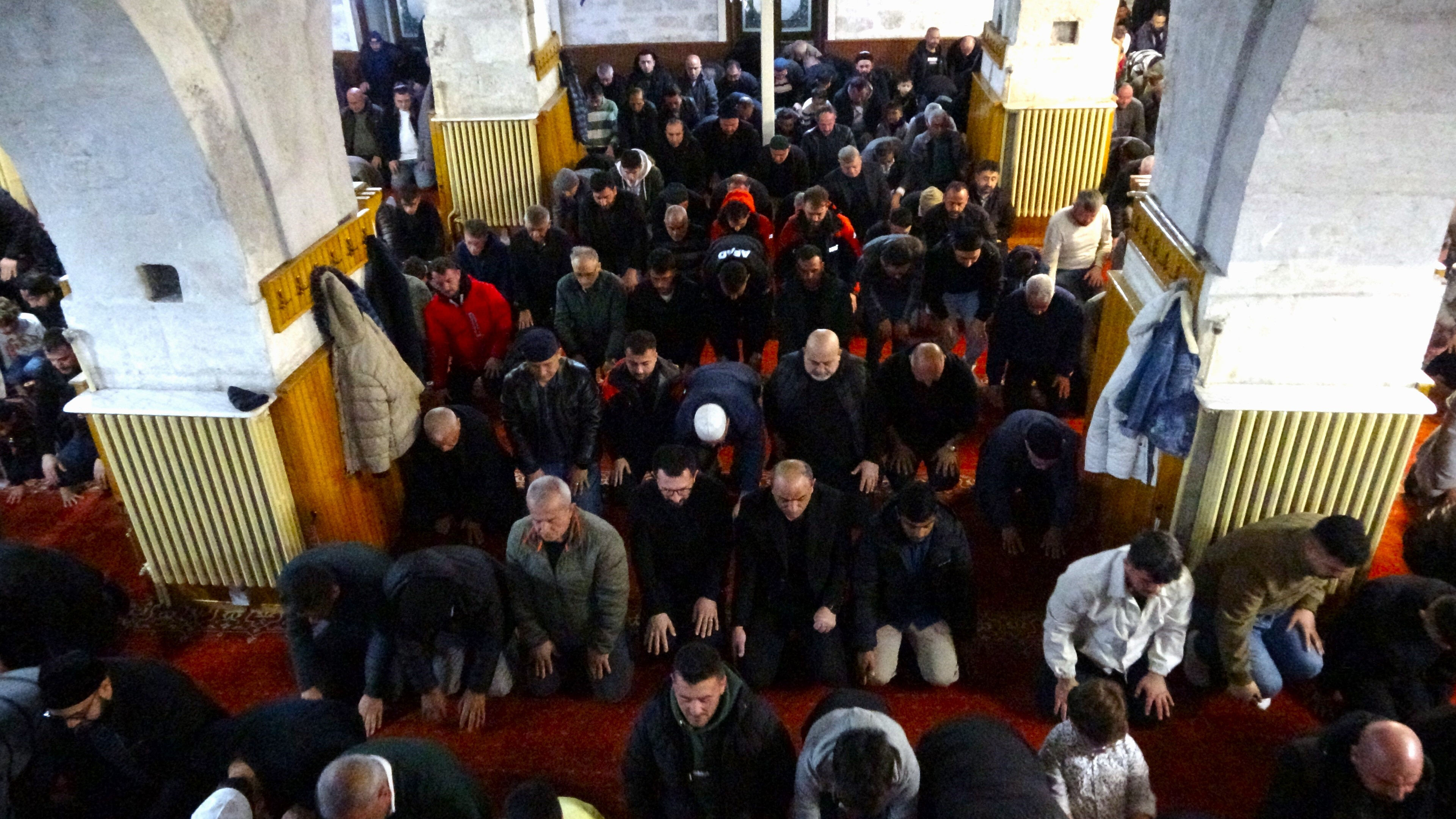 Vatandaşlar akın akın camilere koştu: Yurtta bayram coşkusu - 9. Resim