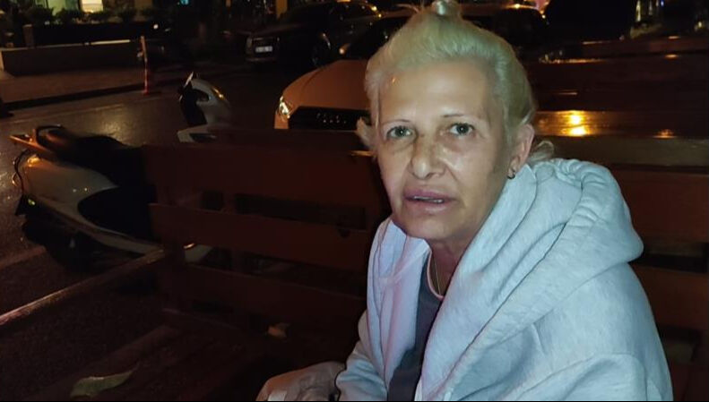 Antalya'daki deprem sonrası insanlar sokaklarda sabahladı - 1. Resim