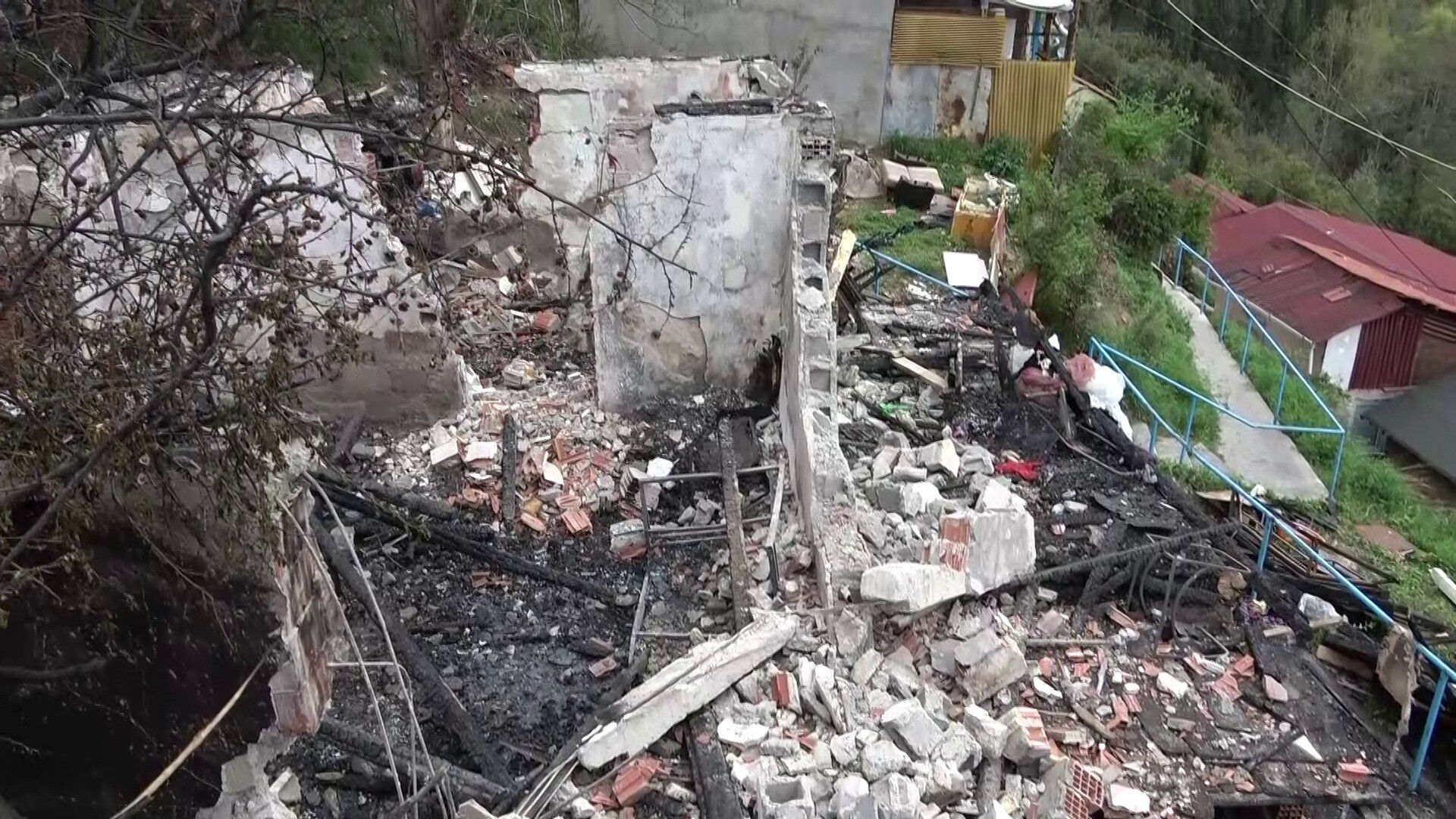 Bayram günü dehşeti yaşattı! "Çocuklarımı ölüme uyandırdım" - 2. Resim