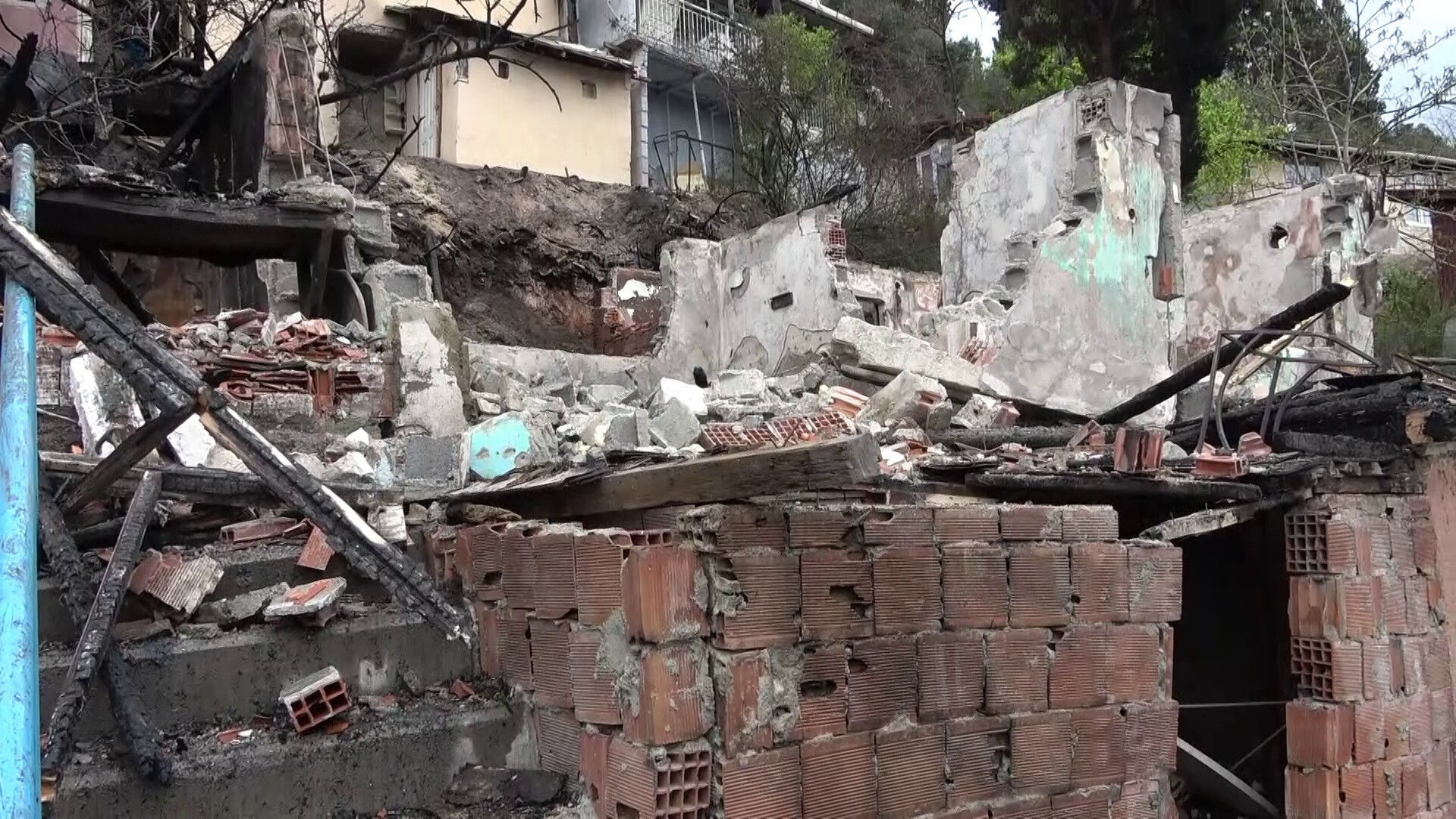 Bayram günü dehşeti yaşattı! "Çocuklarımı ölüme uyandırdım" - 1. Resim