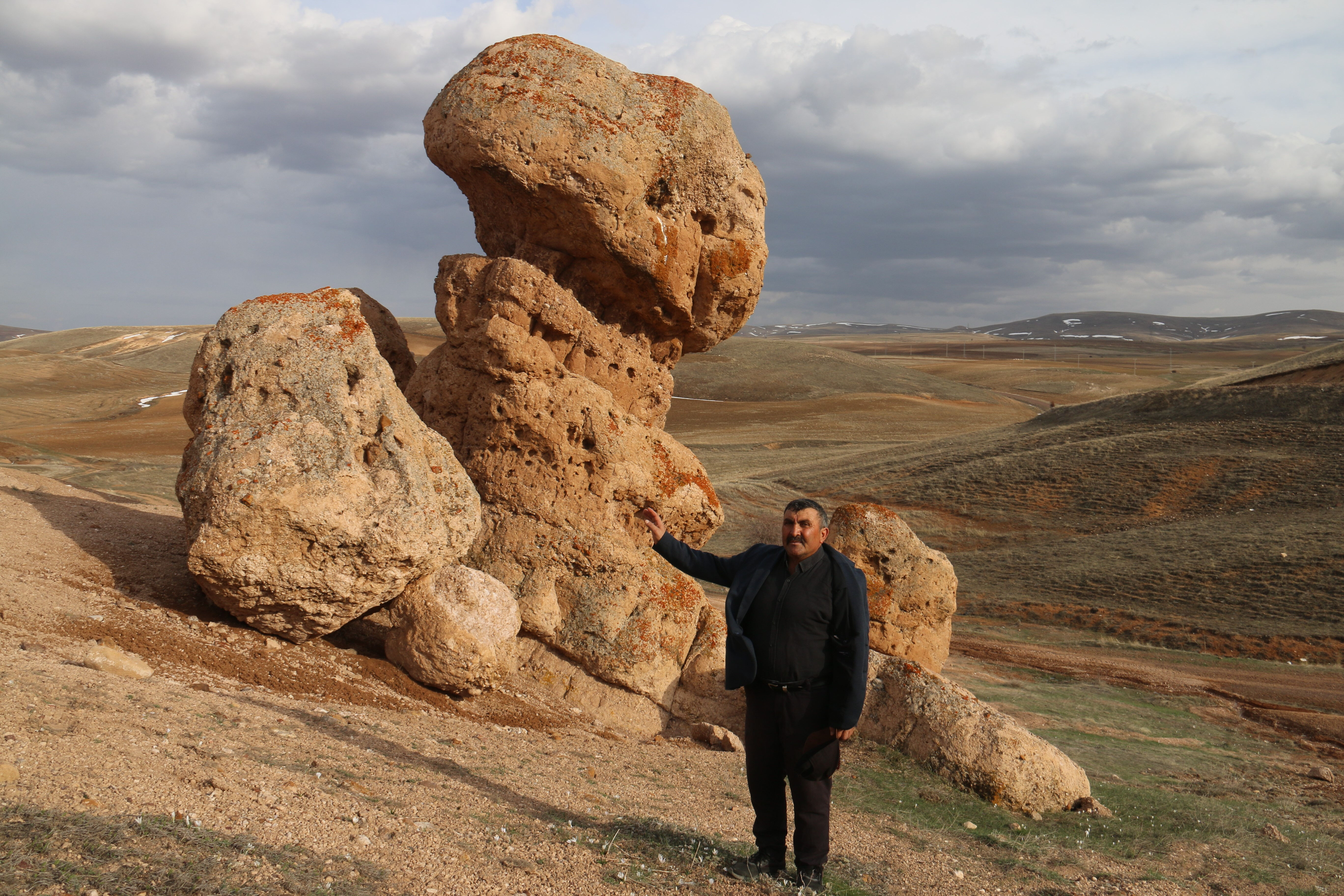 Bozkırın ortasında esrarengiz taşlar: Anlatılan rivayet duyanları şaşkına çevirdi - 5. Resim