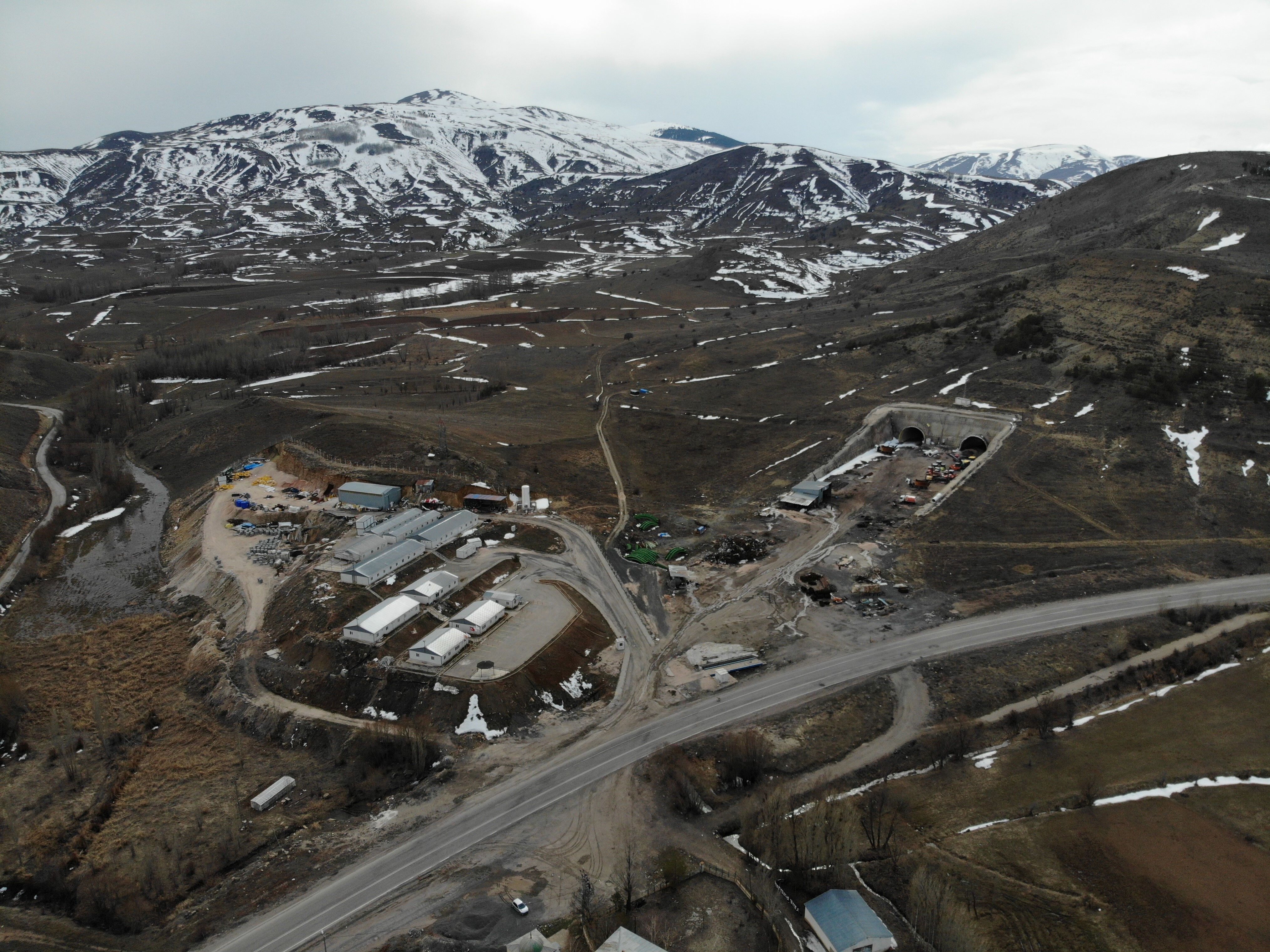 Hayalet şehri andırıyor! 2021 yılında açılacak denmişti, 8 yıldır tamamlanamadı - 3. Resim