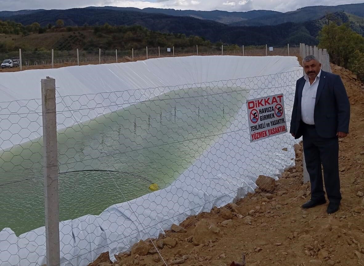 Manisalı çiftçi tarlasına 700 bin TL'lik sistem kurdu! İşte nedeni... Manisalı çiftçi tarlasına 700 bin TL'lik sistem kurdu! İşte nedeni... - 1. Resim