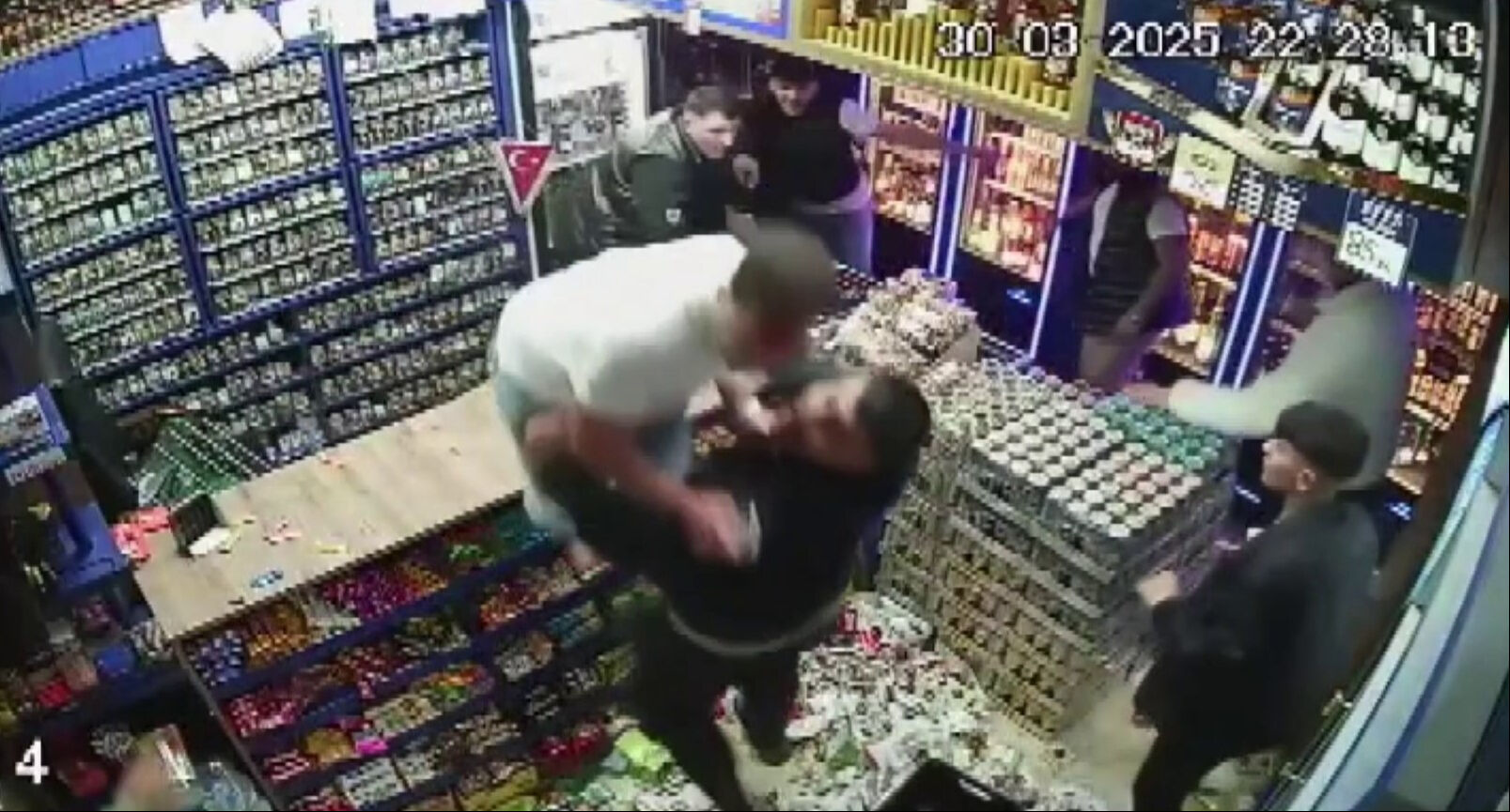 Tekel bayisi değil savaş alanı! Bayramı kana buladılar... O anlar kamerada - 2. Resim