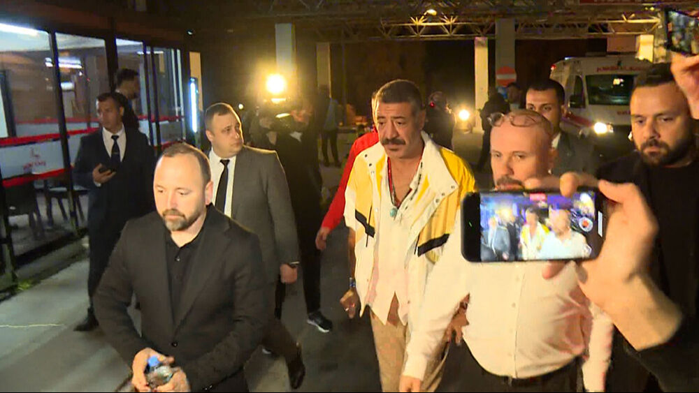 Volkan Konak'ın ölüm haberini duyan ünlüler hastaneye koştu! Mansur Yavaş paylaşımda bulundu... - 1. Resim